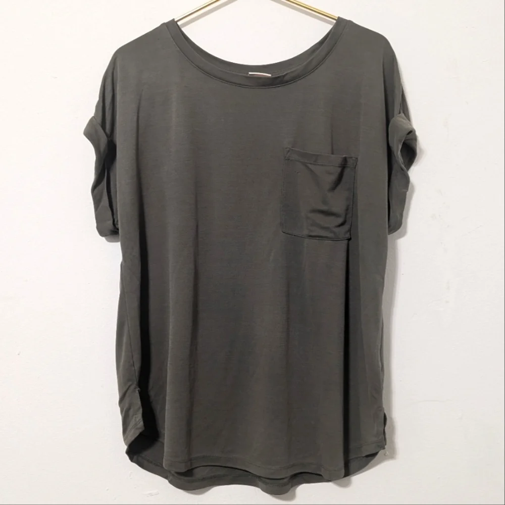 NWOT Olive Pocket T Shirt - Picture 1 of 4